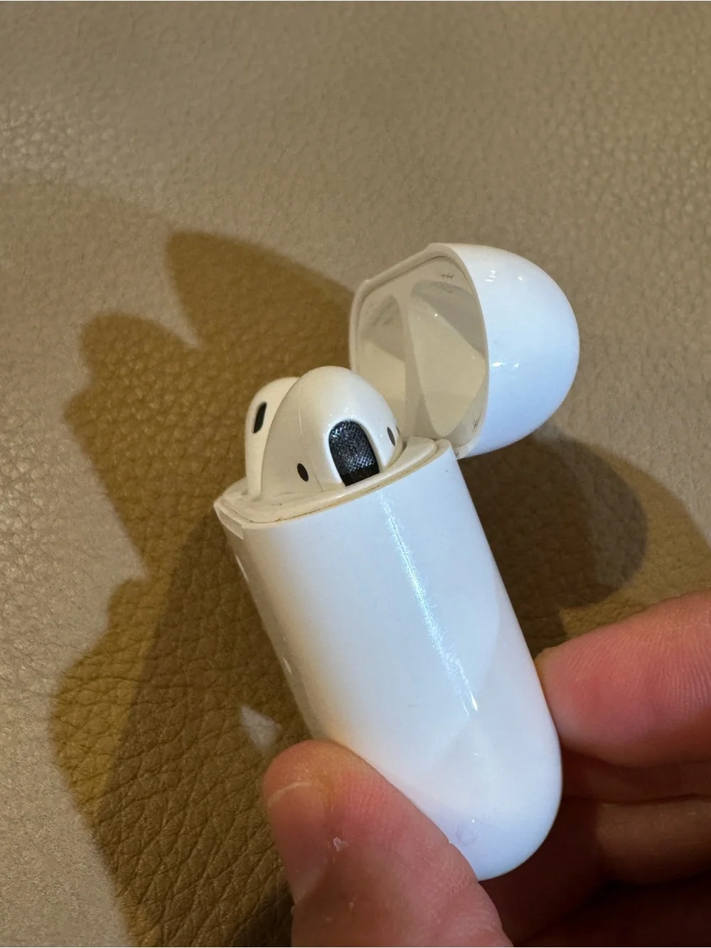 Apple AirPods 1st Generation Wireless Earbuds with Charging Case – TESTED